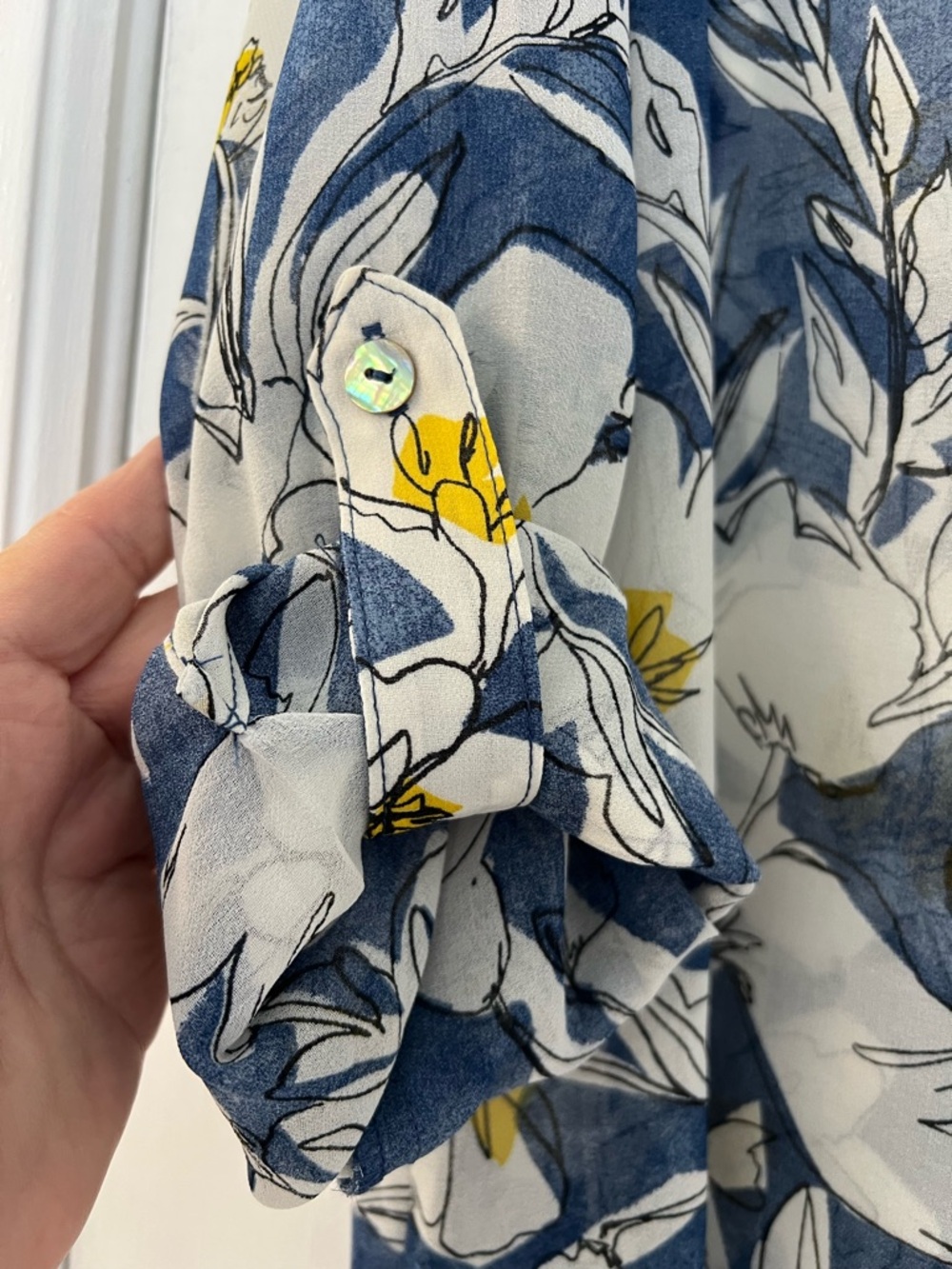 Hope Springs Blue and White Floral Button-Up Sheer Blouse Size L - Picture 6 of 6